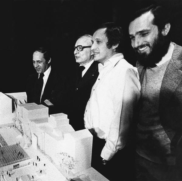L-R: Pierre Boulez, director of IRCAM; Robert Bordaz, director of the client body; Richard Rogers; Renzo Piano / ©Rogers Stirk Harbour + Partners
