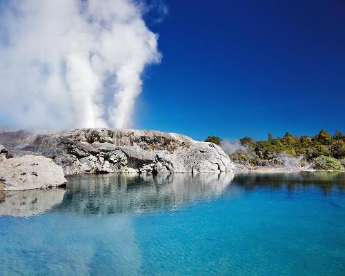 Rotorua is known for its hot springs, geysers and bubbling mud pools / Shutterstock/Dmitry Pichugin