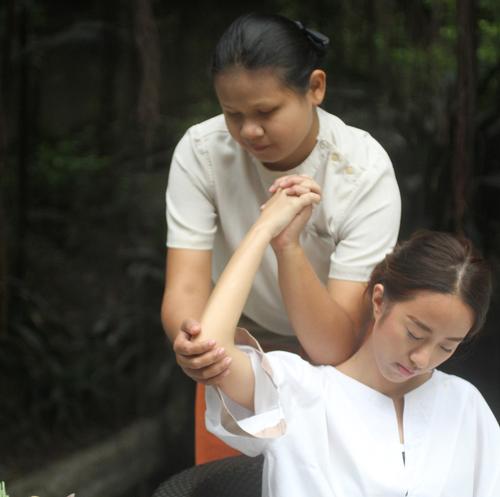Centara spa in Bangkok invests in blind therapists