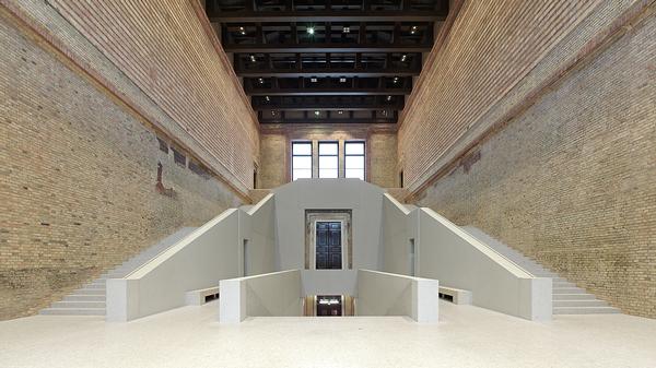 A new stairway forms the focal point of the Neues Museum’s central hall