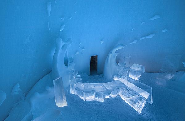 The Icebar was designed by Wouter Biegelaar, Viktor Tsarski and Maurizio Perron.