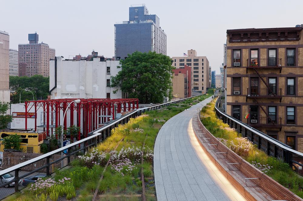 Green in the city: the structure weaves 
its way through Manhattan’s cityscape / Photo: © IWAN BAAN