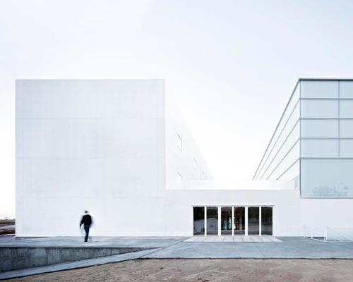 Alberto Campo Baeza completes minimalist Madrid sports hall bathed in ...