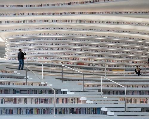 The five level building holds 1.2 million books, which can be taken to a multitude of reading rooms, lounges and educational space / Ossip van Duivenbode